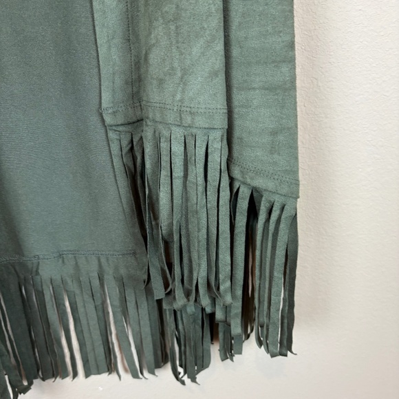 Faith and Joy Green Faux Suede Sleeveless Open Front Cardigan with Fringe Hem - Picture 8 of 16